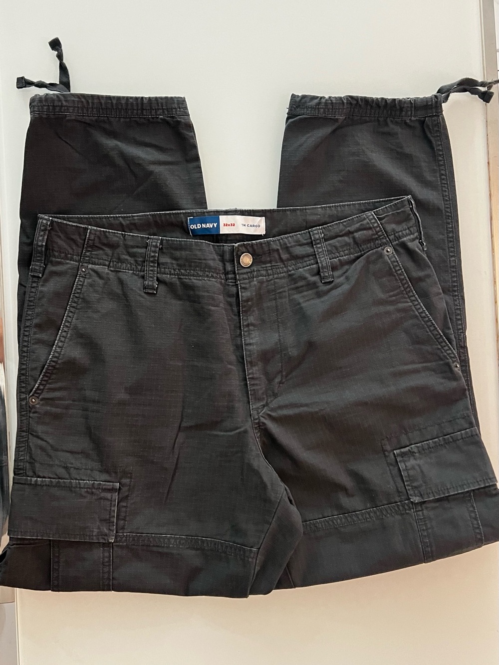 Old Navy Men’s Black Drawstring Cargo Pants